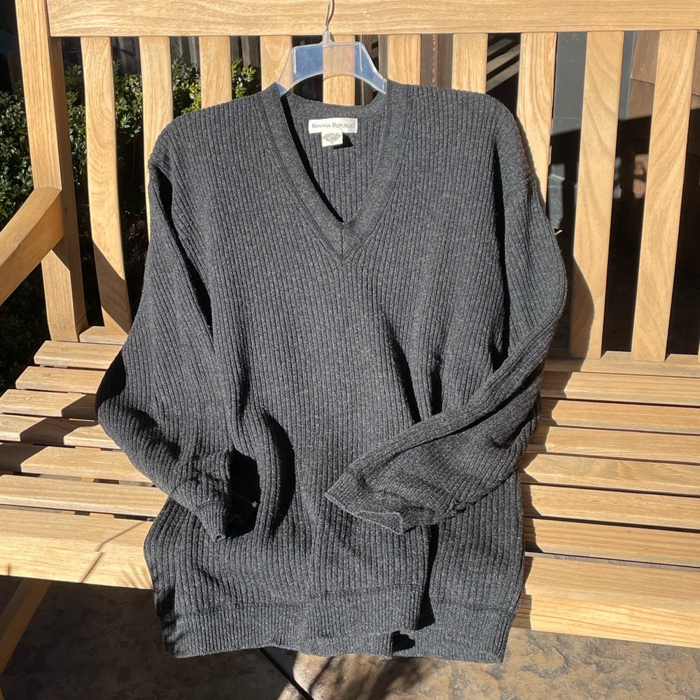 Banana Republic V-neck Wool Sweater, Grey, Size XL.